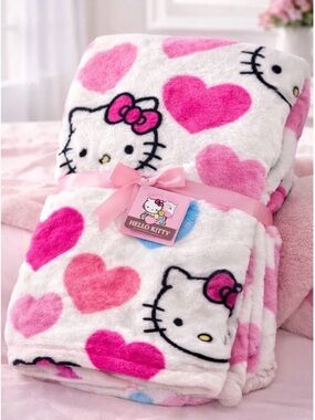 Hello Kitty Colorful Hearts Faux Fur Plush Blanket NEW